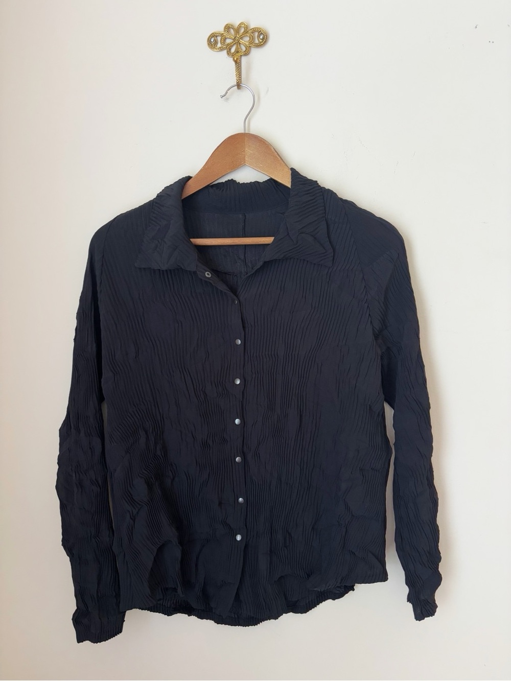 Babette Black Pleated Snap Front Shirt XS